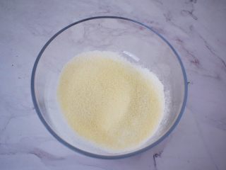 2、可可费南雪,所有的粉类过筛备用