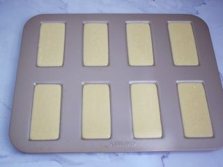 9、可可费南雪,再挤入费南雪模具中