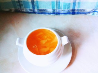 13、煮苹果   #调理肠胃食谱#,煮好的苹果汤。