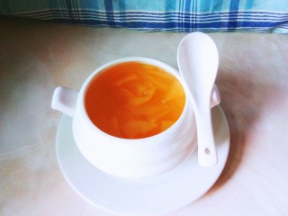 14、煮苹果   #调理肠胃食谱#,品尝苹果汤。