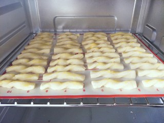 11、宝宝辅食＋磨牙棒,烤箱预热180度，转170度20分钟，上色不要太深