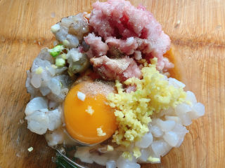 10、三鲜蒸饺,加葱白和姜末