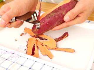 2、香烤红薯 ,红薯去皮