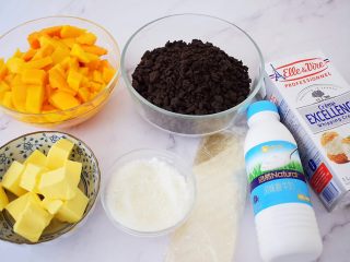 1、寿星公芒果慕斯蛋糕(十寸),准备好材料