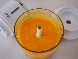 7、寿星公芒果慕斯蛋糕(十寸),芒果用东菱无线绞肉机打成泥