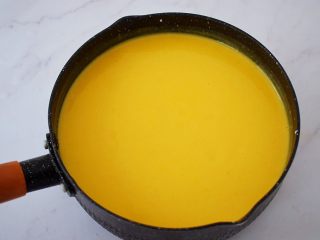 11、寿星公芒果慕斯蛋糕(十寸),搅拌均匀备用