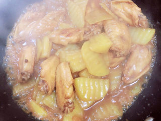 17、薯片鸡翅,大约炖煮15分钟，收汁出锅啦！