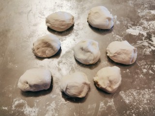 11、鲜肉饼,分成小剂子