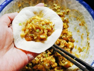 13、鲜肉饼,包入适量馅料