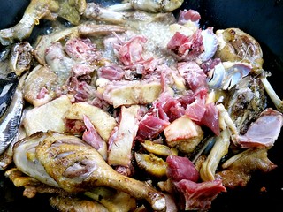 9、啤酒鸭,最后放小块鸭肉爆炒。