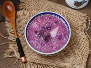 9、紫薯小米粥,营养丰富又具有健脾养胃作用！