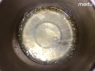 6、0黄油酸甜香橙磅蛋糕,蛋清冻出小冰渣取出，分三次加入糖2