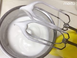 7、0黄油酸甜香橙磅蛋糕,打至顺滑有小尖角