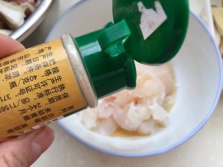 5、麻辣鲜香，嫩滑美味➕酸菜豆腐水煮鱼,加入少许白胡椒粉