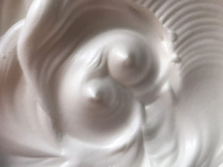 9、不开裂的海绵纸杯蛋糕（粘米粉版）,打发好的蛋白，这样就可以了，不能再继续打了，再打就打过了