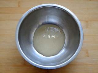 5、完美香蕉溶豆 健康营养宝宝辅食 超人气小零食,过筛后的香蕉糊，取其中的30克用。