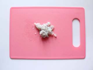 2、芦笋虾仁钱袋蛋包饭（适合15个月以上的宝宝）,虾仁洗净，切碎