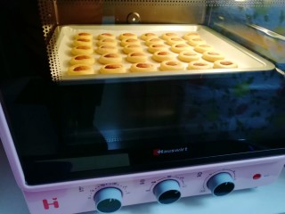 14、黄油杏仁饼干, 上下管175度烤18-20分钟。