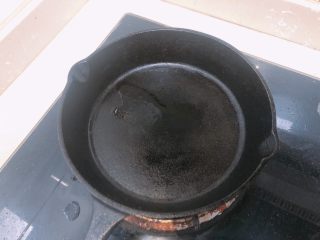 7、烤箱鸡蛋饼,铸铁煎锅加热