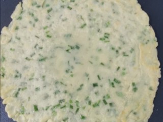 8、鸡蛋韭菜饼,中小火烙两面金黄即可