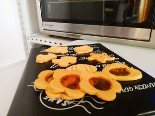 11、玻璃糖饼干,出炉晾凉，