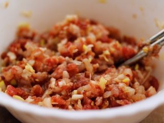 12、翡翠南极磷虾荠菜馄饨【宝宝辅食】,把馅料搅拌均匀