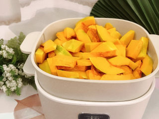 4、南瓜小圆子,放入蒸锅中蒸熟