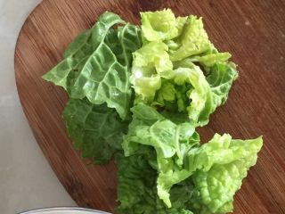 1、虾肉蔬菜鸡蛋卷（宝宝最爱）,准备菜心(新鲜现摘)