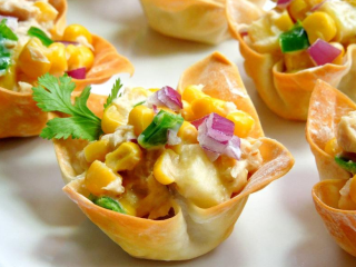 10、缤纷花杯~年菜,用香菜叶装饰。