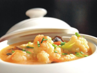 6、上汤有机花菜,装盘出锅.口感浓郁的上汤有机花菜就可以开吃了