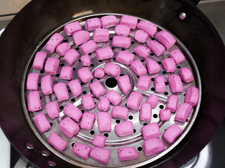 14、补铁辅食隐形肉泥彩色迷你馒头,要是不知道怎么叫2倍大那就先拍照，对比发酵后的状态即可。千万不要发过头，迷你馒头发酵很快的