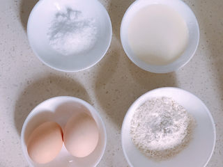 1、平底锅舒芙蕾,先称好材料。