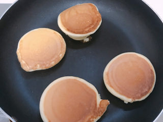 6、平底锅舒芙蕾,另一面也同样操作。