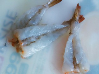 6、宝宝脆皮虾,如图,中间不要切断
