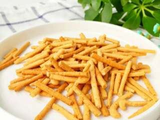 6、宝宝辅食:宝宝版咪咪虾条—想不想试试妈妈小时候的零食呢!24M+,宝宝和妈妈一起享受这款复古美食吧