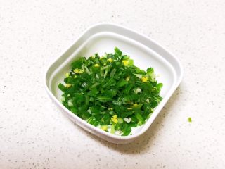 3、宝宝水饺,香葱切成末