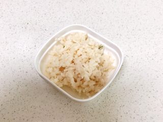 4、宝宝水饺,鲜藕削皮后切成末