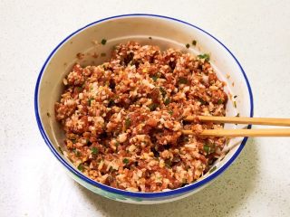 13、宝宝水饺,顺着一个方向调匀即可