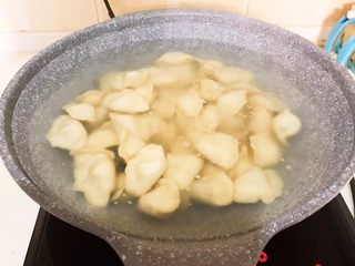 24、宝宝水饺,加入包好的小饺子