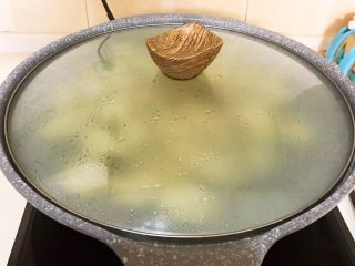 26、宝宝水饺,盖上锅盖烧开