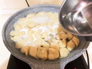 29、宝宝水饺,烧开后再加入70ml冷水