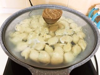 30、宝宝水饺,盖上锅盖