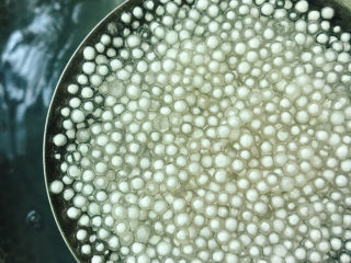 5、紫薯西米露,大火煮5分钟关火盖上锅盖焖10分钟