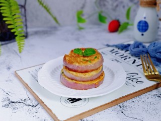 11、洋葱圈鸡蛋肉糜饼,营养均衡的早餐出炉,简单易做,好吃又好看。