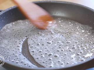 7、24m+自制冰糖葫芦（宝宝辅食）,搅拌熬糖水~