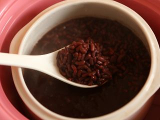 5、赤小豆鲫鱼豆腐汤-带带,选煲汤键炖1小时，直至赤小豆炖烂