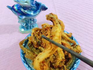 7、酥炸小鲶鱼,小鲶鱼入口外酥里嫩鱼肉鲜美无比