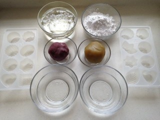 1、水晶月饼,准备材料