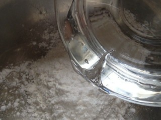 2、水晶月饼,水晶粉和100克清水混合