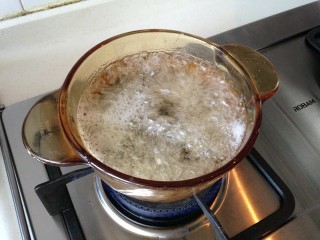 5、水晶月饼,卖卖搅匀直到糖水沸腾